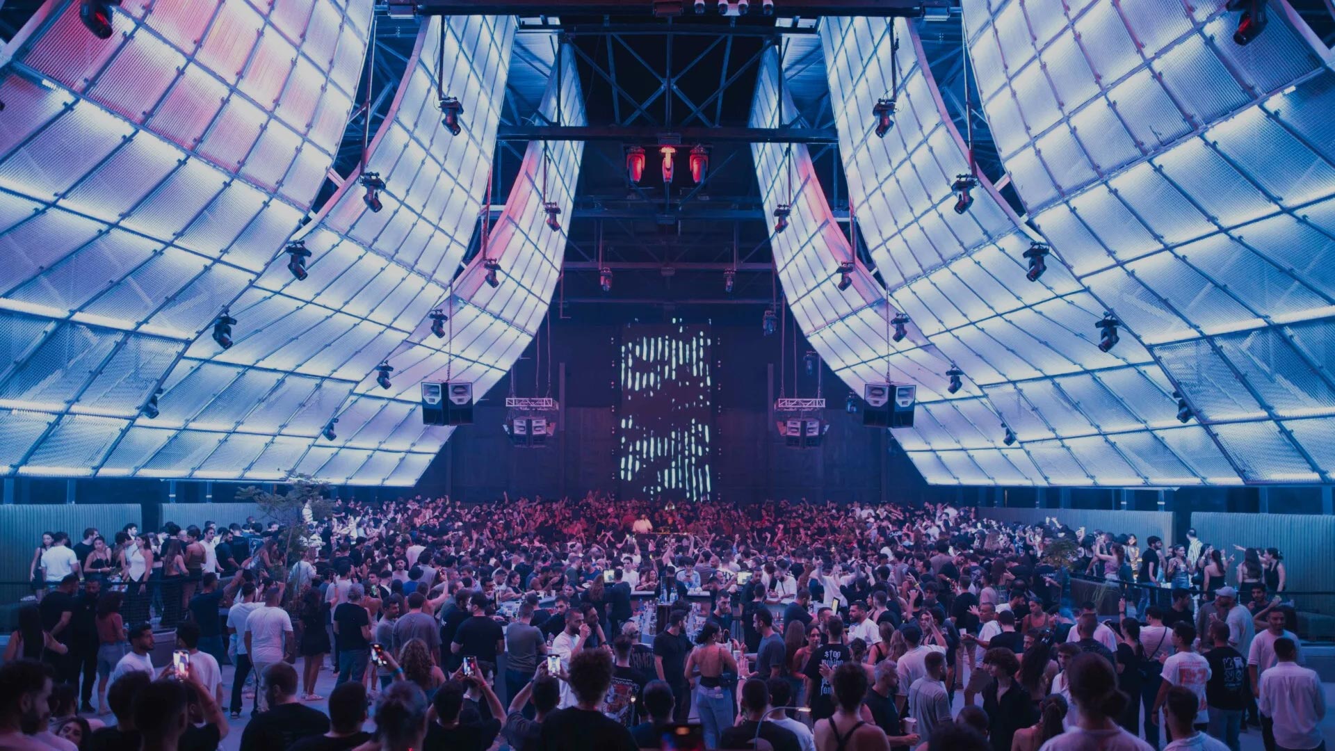 Large scale acoustic intimacy